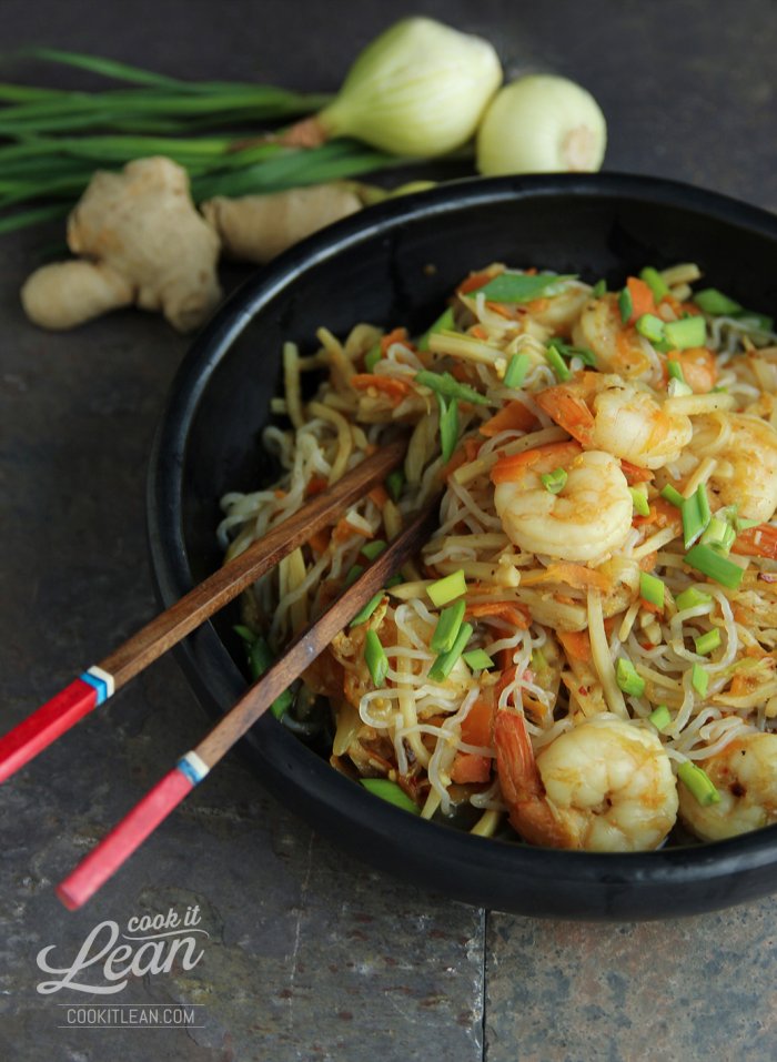 Paleo chow mein with shrimps